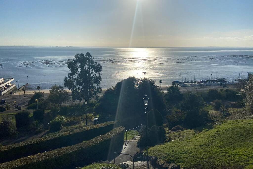 Sunny Spacious Apartment 2 Minutes From The Beach! Σάουθεντ-ον-Ση Εξωτερικό φωτογραφία